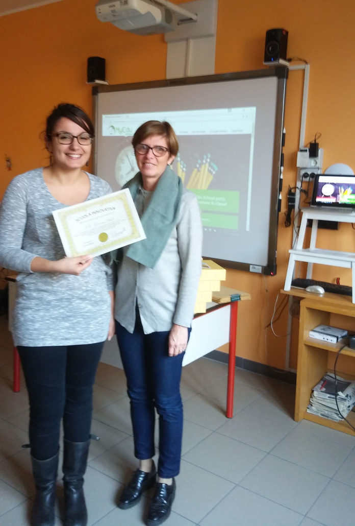 Diploma di scuola innovativa consegnato a Enrica Stampini, Vicaria dell'IC Pascoli