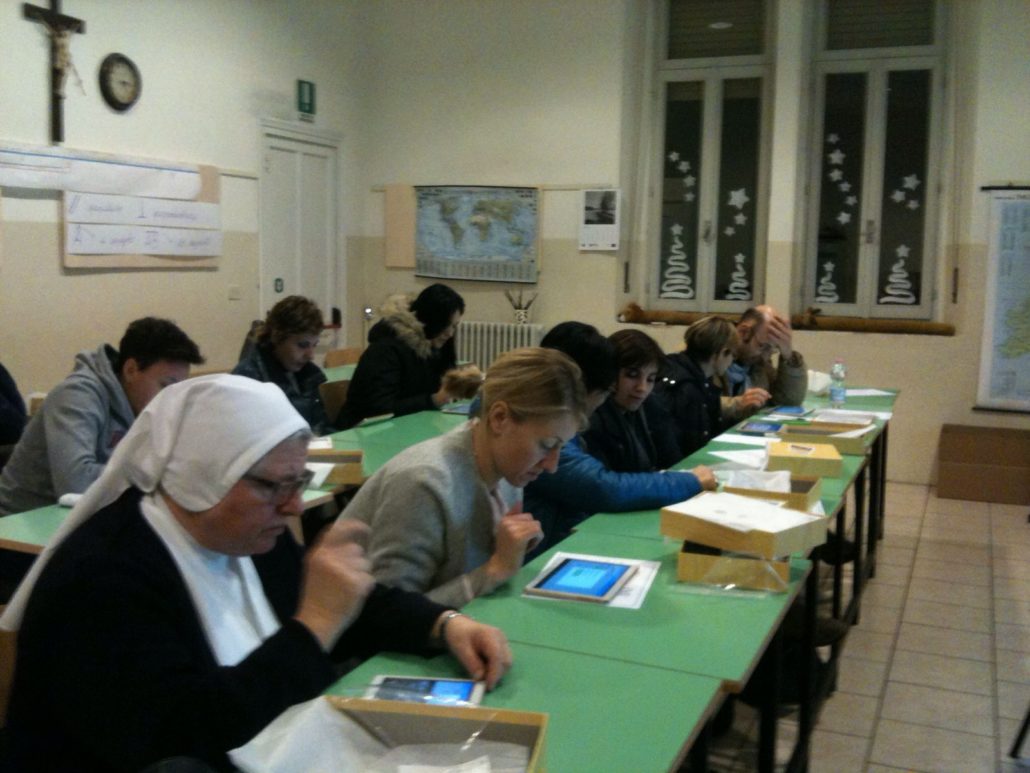 Docenti al lavoro durante l'incontro di di formazione per l'utilizzo della Classe Virtuale targata FME Education