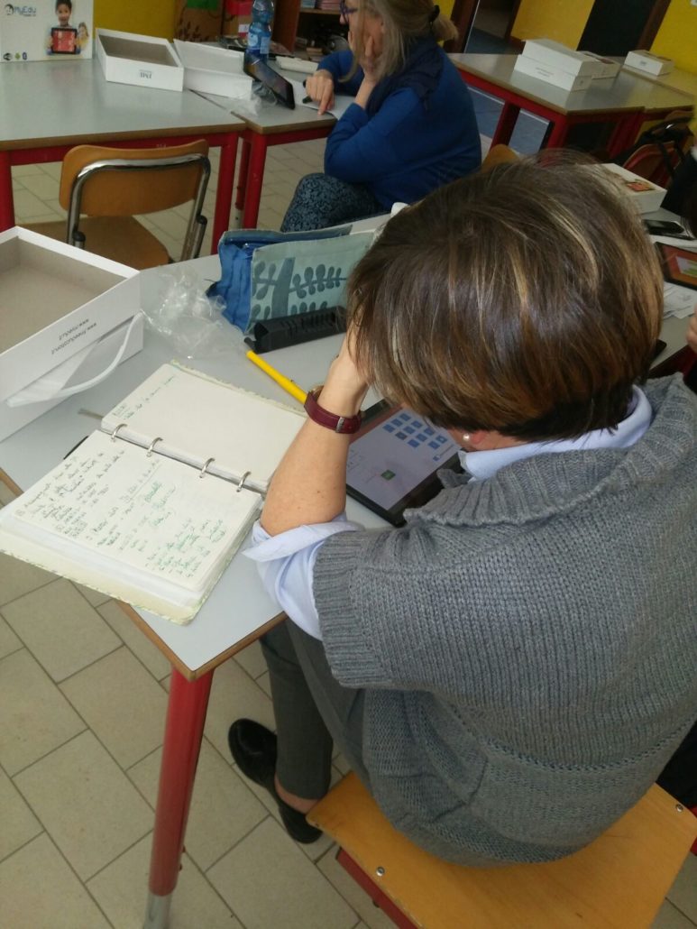 Docenti a lezione con i tablet di FME Education a Lugagnano di Sona